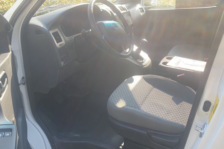 Used Jinbei Express 2020 2.0L Upgraded Version China VI Standard 6-Seater 1TZS Interior 1