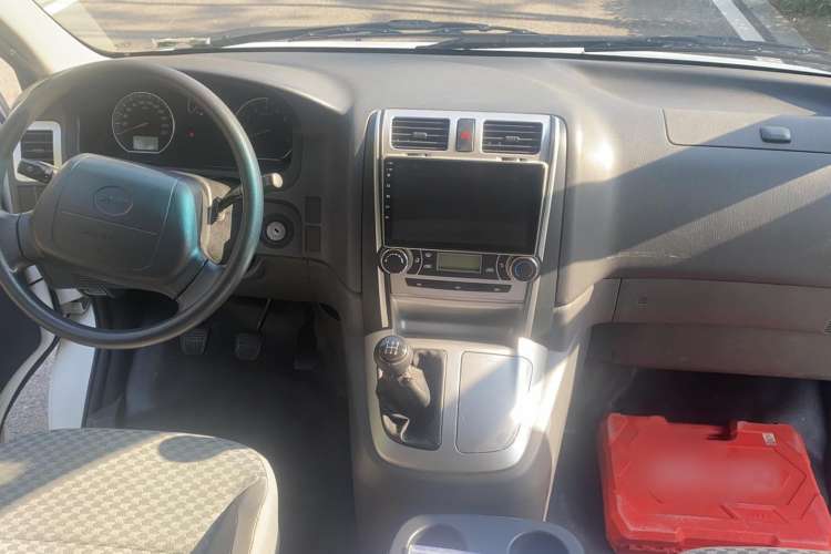 Used Jinbei Express 2020 2.0L Upgraded Version China VI Standard 6-Seater 1TZS Interior 4