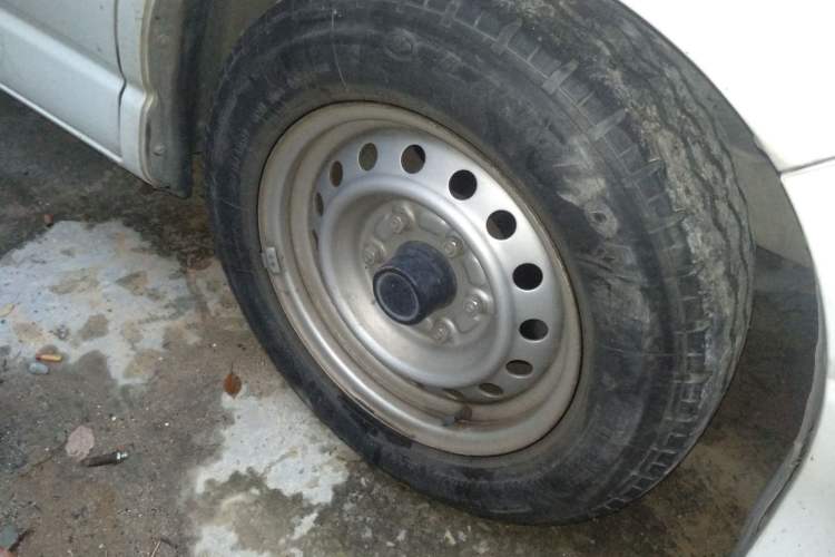 Used Jinbei Express 2020 2.0L Upgraded Version China VI Standard 6-Seater 1TZS Right Front Wheel Hub