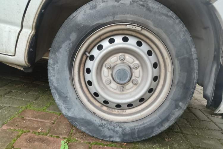 Used Jinbei Express 2020 2.0L Upgraded Version China VI Standard 6-Seater 1TZS Right Front Wheel Hub