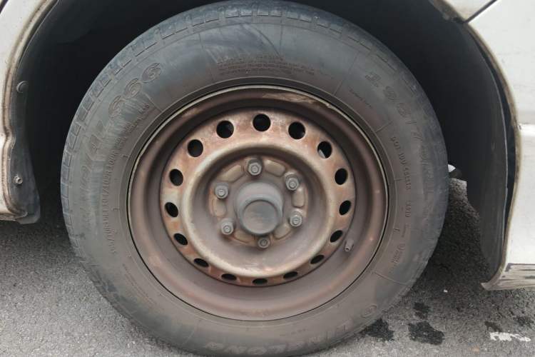 Used Jinbei Express 2020 2.0L Upgraded Version China VI Standard 6-Seater 1TZS Right Front Wheel Hub