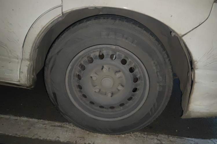 Used Jinbei Express 2020 2.0L Upgraded Version China VI Standard 6-Seater 1TZS Right Front Wheel Hub