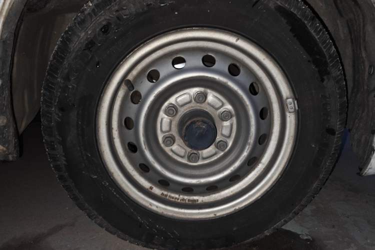 Used Jinbei Express  Right Front Wheel Hub