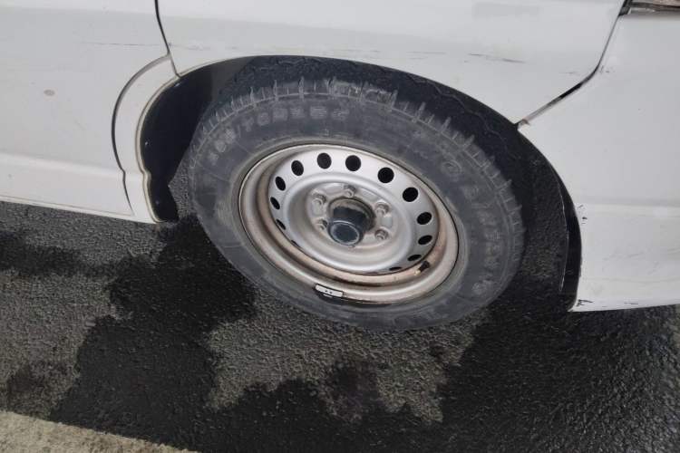 Used Jinbei Express 2020 2.0L Upgraded Version China VI Standard 6-Seater 1TZS Right Front Wheel Hub