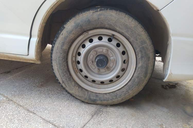 Used Jinbei Express 2020 2.0L Upgraded Version China VI Standard 6-Seater 1TZS Right Front Wheel Hub