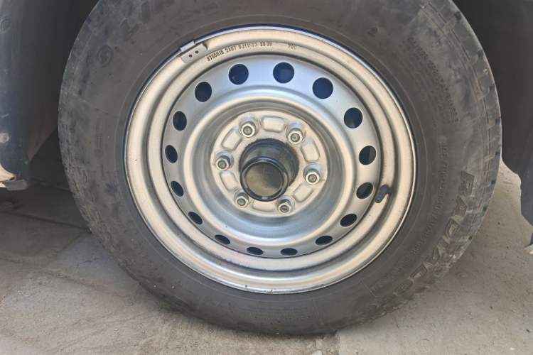 Used Jinbei Express 2020 2.0L Upgraded Version China VI Standard 6-Seater 1TZS Right Front Wheel Hub
