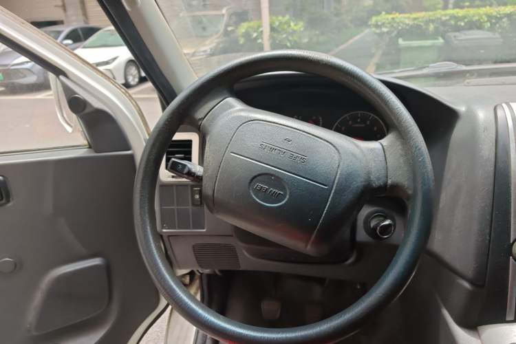 Used Jinbei Express 2020 2.0L Upgraded Version China VI Standard 6-Seater 1TZS Steering Wheel