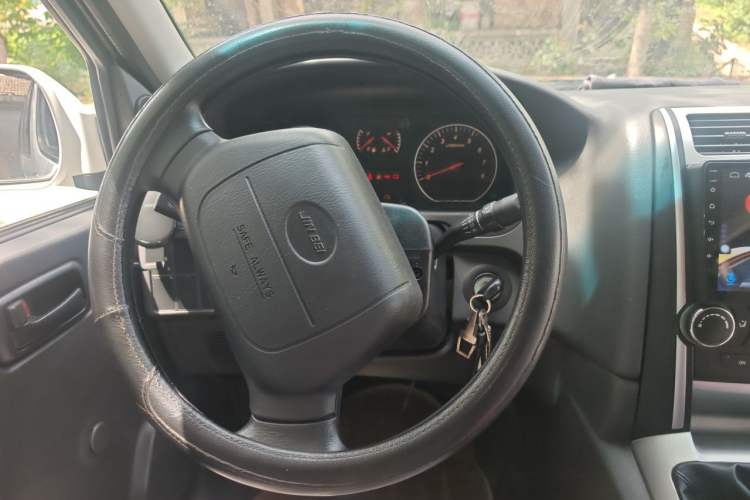 Used Jinbei Express 2020 2.0L Upgraded Version China VI Standard 6-Seater 1TZS Steering Wheel