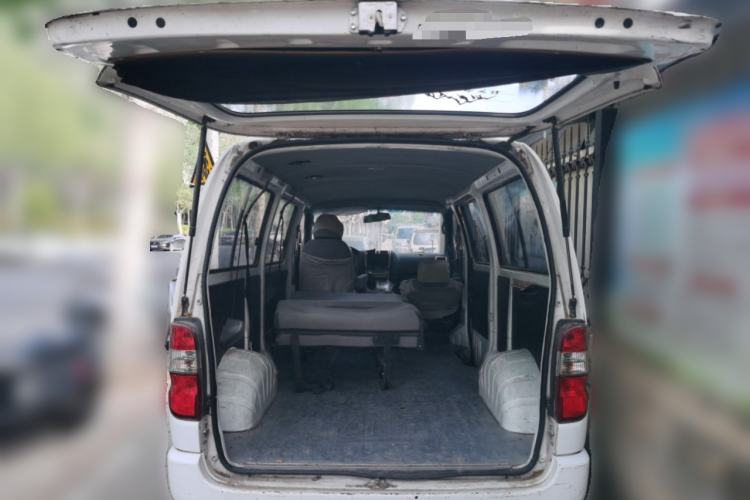 Used Jinbei Express 2020 2.0L Upgraded Version China V Emission Standard 6-Seater V19 Trunk