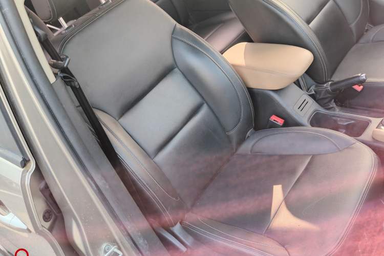 Used Jinbei F50 2017 1.6L Manual Comfort Model Interior 1