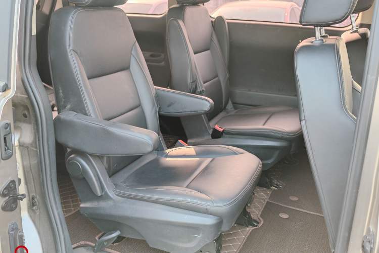 Used Jinbei F50 2017 1.6L Manual Comfort Model Interior 3