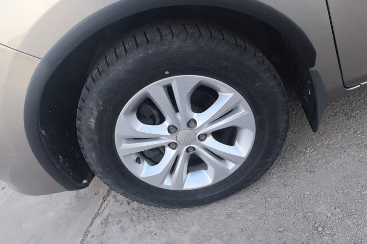 Used Jinbei F50 2017 1.6L Manual Comfort Model Left Front Wheel Hub