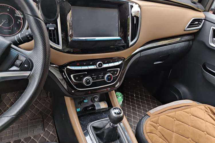 Used Jinbei F50 2017 1.6L Manual Luxury Model Audio And AC Panel