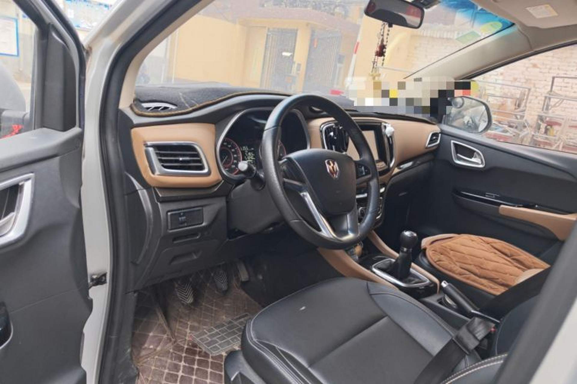 Used Jinbei F50 2017 1.6L Manual Luxury Model Center Console