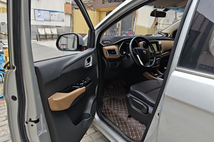 Used Jinbei F50 2017 1.6L Manual Luxury Model Driver Seat
