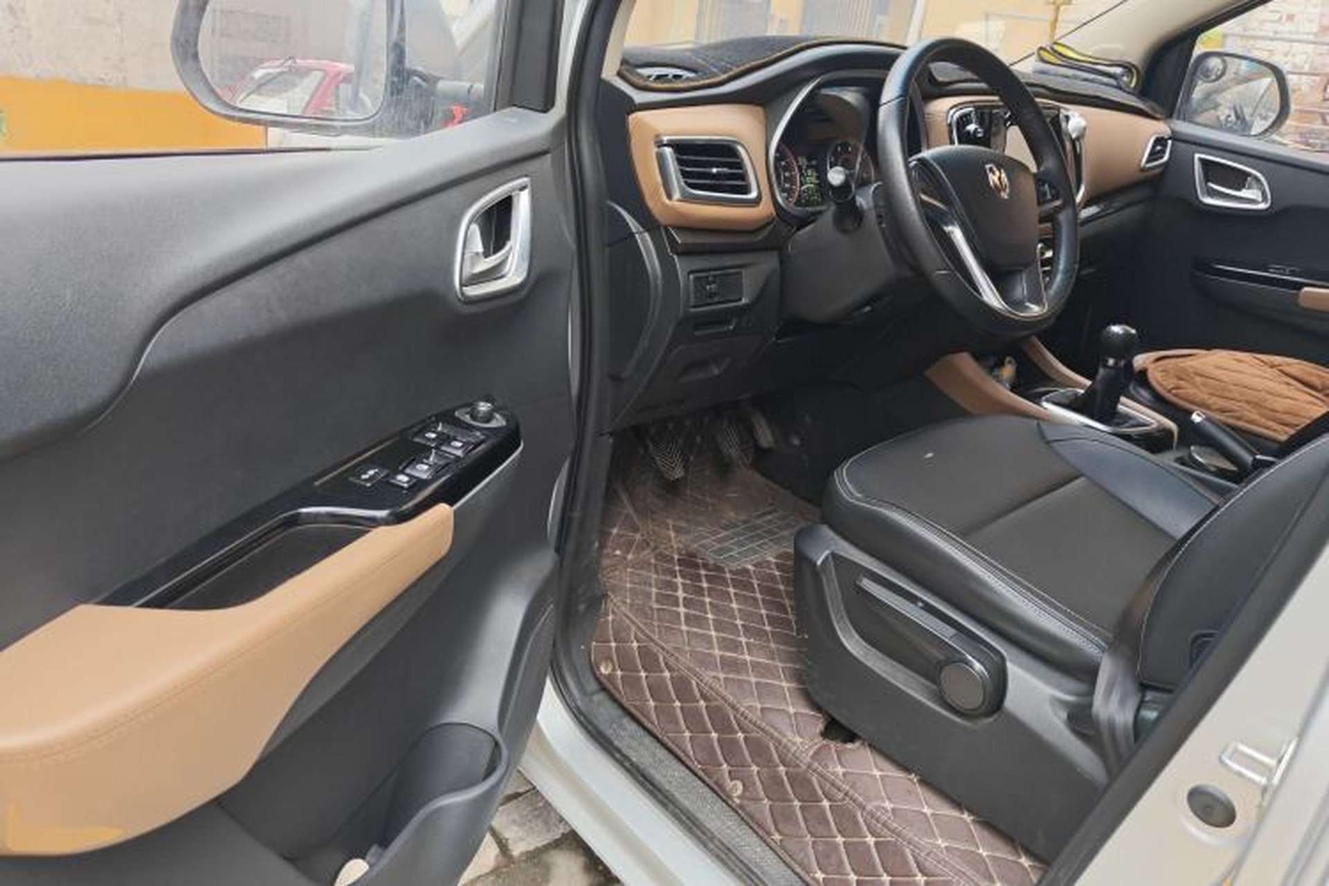Used Jinbei F50 2017 1.6L Manual Luxury Model Driver Seat