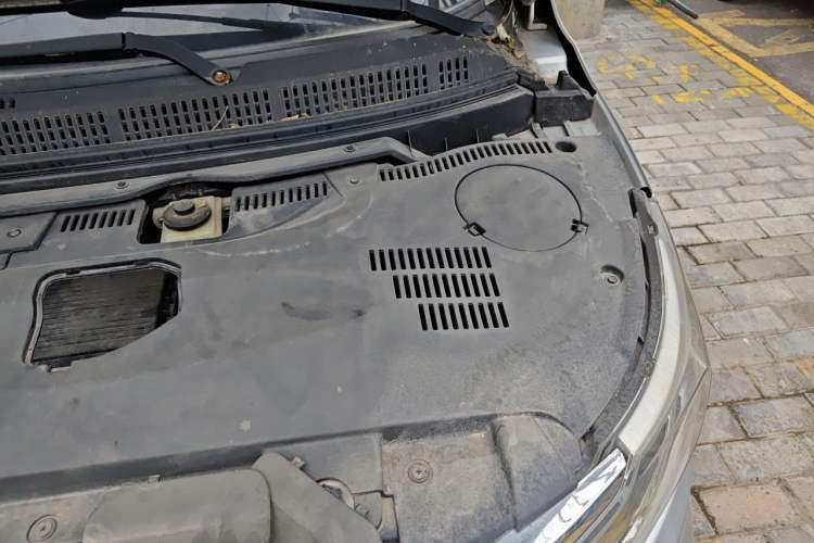 Used Jinbei F50 2017 1.6L Manual Luxury Model Engine Bay Left