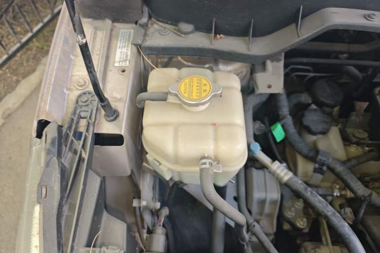 Used Jinbei F50 2017 1.6L Manual Elite Model Engine Bay Right