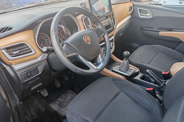 Used Jinbei F50 2017 1.6L Manual Economy Model Interior 4