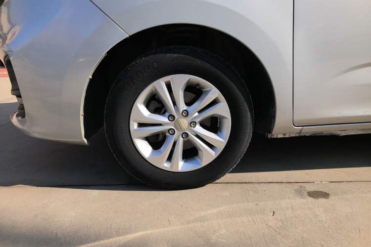 Used Jinbei F50 2017 1.6L Manual Luxury Model Left Front Wheel Hub