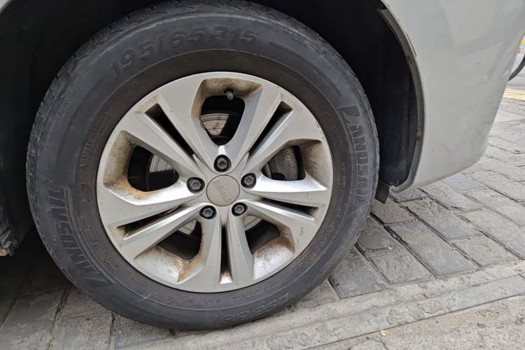 Used Jinbei F50 2017 1.6L Manual Luxury Model Right Front Wheel Hub