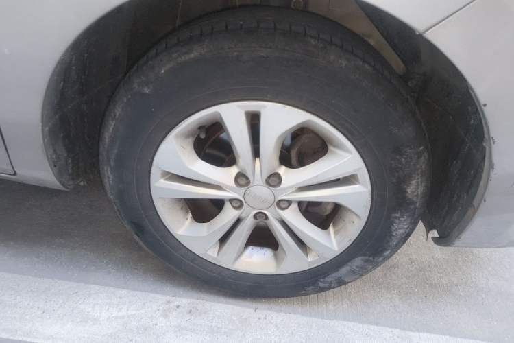 Used Jinbei F50 2017 1.6L Manual Luxury Model Right Front Wheel Hub