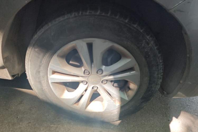Used Jinbei F50 2017 1.6L Manual Elite Model Right Front Wheel Hub
