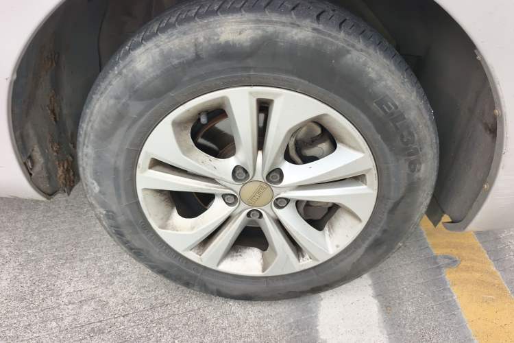 Used Jinbei F50 2017 1.6L Manual Elite Model Right Front Wheel Hub