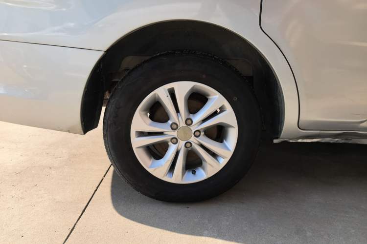 Used Jinbei F50 2017 1.6L Manual Luxury Model Right Rear Wheel Hub