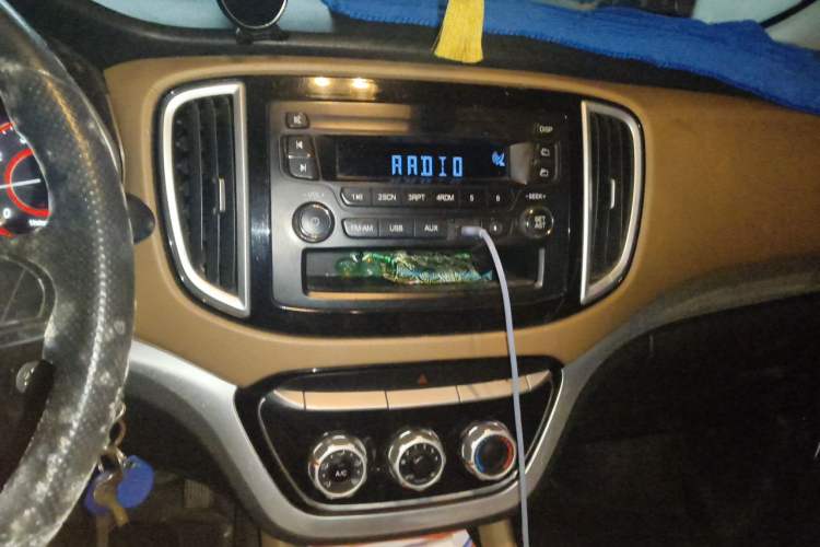 Used Jinbei F50 2017 1.6L Manual Economy Model Audio And AC Panel