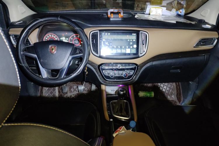 Used Jinbei F50 2017 1.6L Manual Luxury Model Center Console