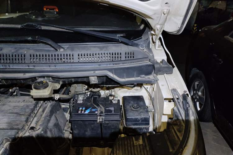 Used Jinbei F50 2017 1.6L Manual Luxury Model Engine Bay Left