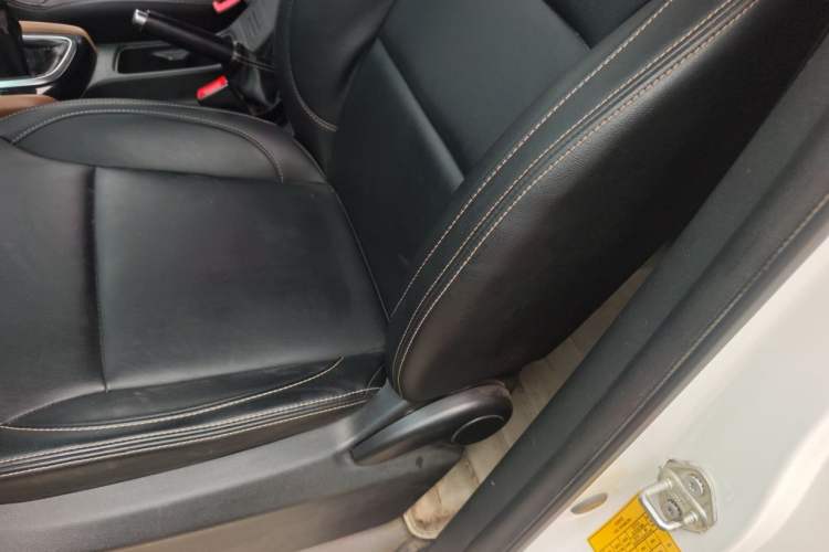 Used Jinbei F50 2017 1.6L Manual Comfort Model Left Rear Seat