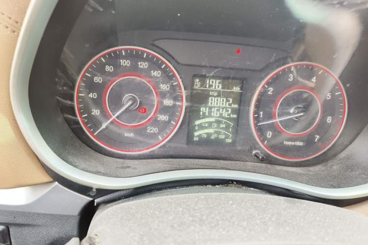 Used Jinbei F50 2017 1.6L Manual Economy Model Odometer Close Up