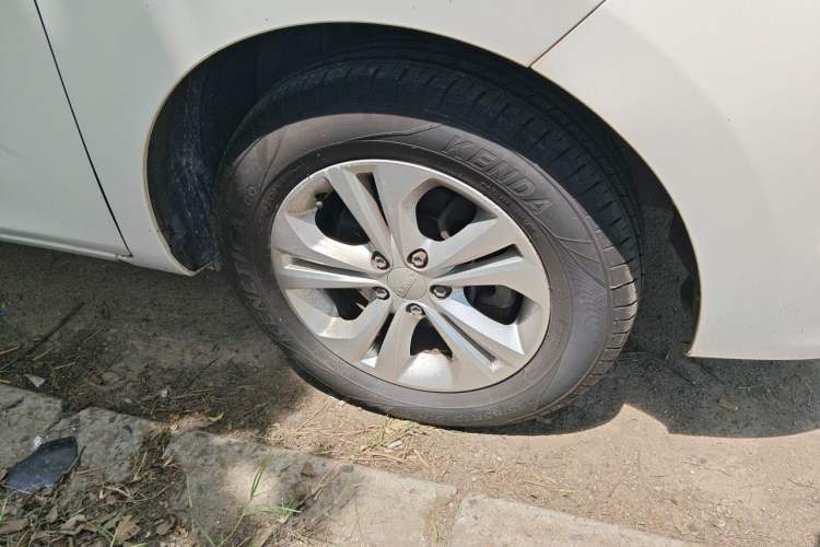 Used Jinbei F50 2017 1.6L Manual Comfort Model Right Front Wheel Hub