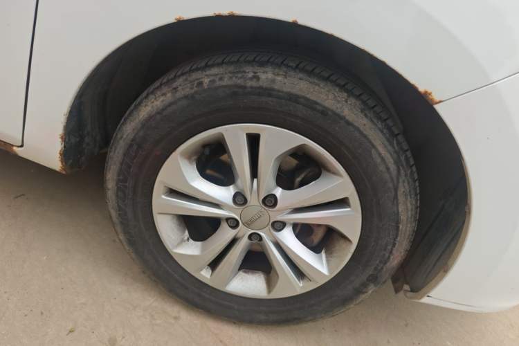 Used Jinbei F50 2017 1.6L Manual Comfort Model Right Front Wheel Hub
