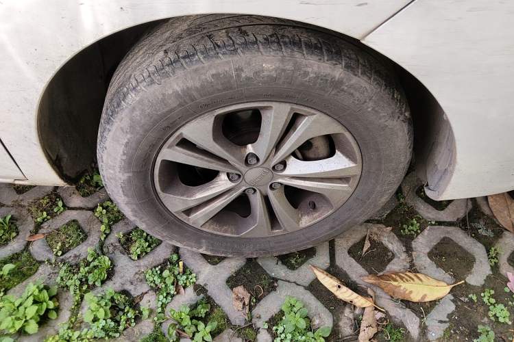 Used Jinbei F50 2017 1.6L Manual Luxury Model Right Front Wheel Hub