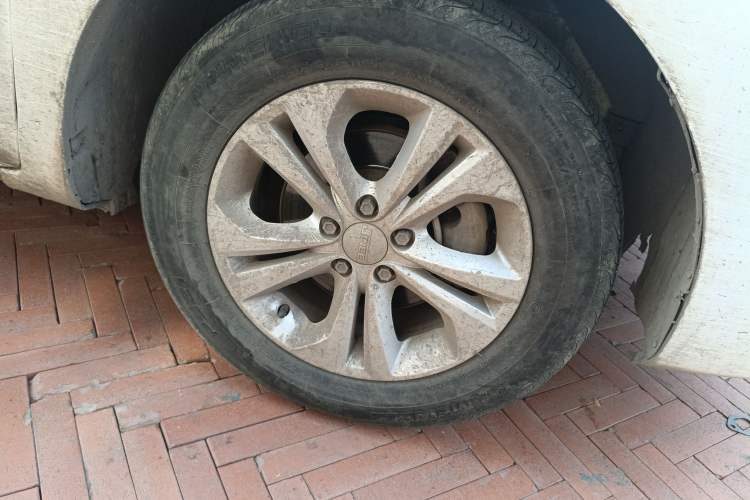 Used Jinbei F50 2017 1.6L Manual Comfort Model Right Front Wheel Hub