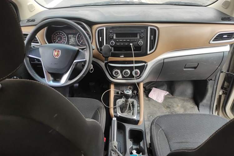 Used Jinbei F50 2017 1.6L Manual Economy Model Center Console