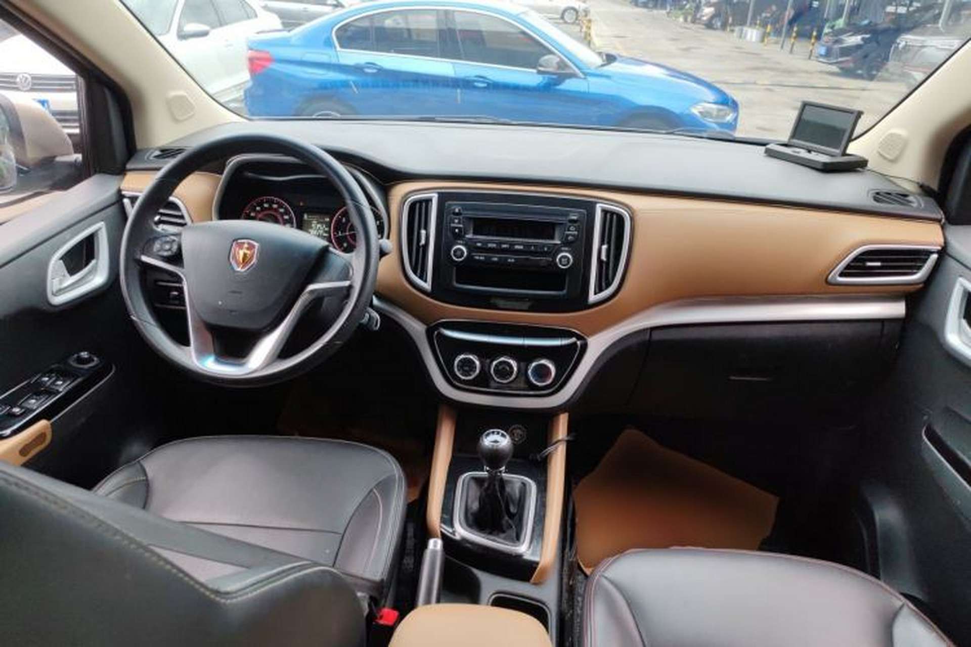 Used Jinbei F50 2017 1.6L Manual Economy Model Center Console