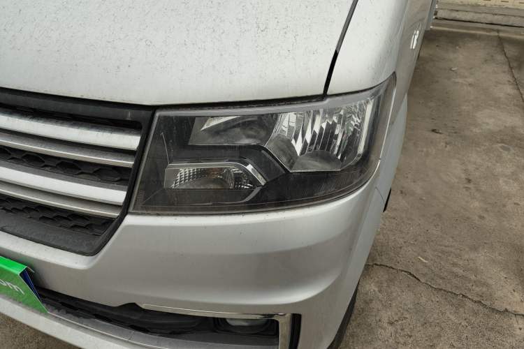 Used Jinbei Gold Card S2 2024 1.6L Manual Double-Cab with 2.51m Cargo Bed Rear Single Wheel Comfort Version SWJ16 Left Front Headlight