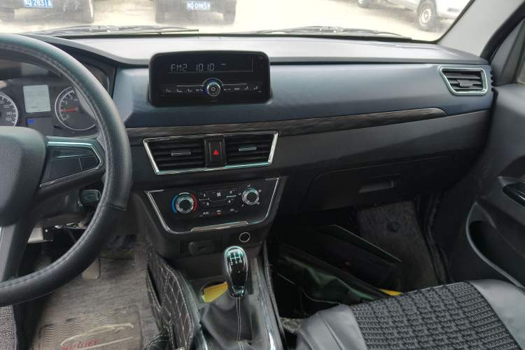 Used Jinbei Gold Card S2 2023 1.6L Manual Double-Cab with 2.51m Cargo Bed and Single Rear Wheel – Comfort Version SWJ16 Audio And AC Panel