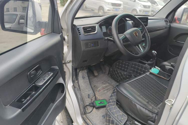 Used Jinbei Gold Card S2 2023 1.6L Manual Double-Cab with 2.51m Cargo Bed and Single Rear Wheel – Comfort Version SWJ16 Driver Seat