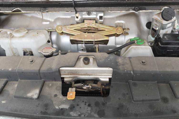 Used Jinbei Gold Card S2  Engine Bay