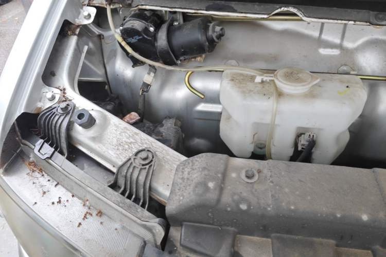 Used Jinbei Gold Card S2  Engine Bay Right