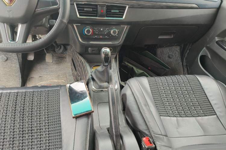 Used Jinbei Gold Card S2 2023 1.6L Manual Double-Cab with 2.51m Cargo Bed and Single Rear Wheel – Comfort Version SWJ16 Gear Lever