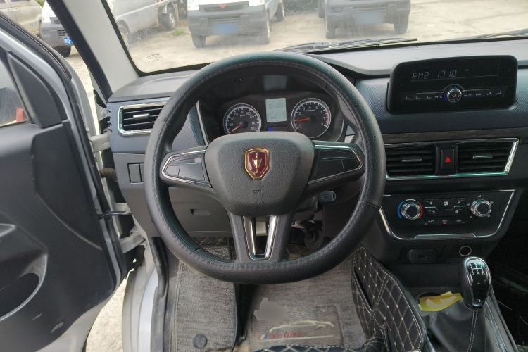 Used Jinbei Gold Card S2 2023 1.6L Manual Double-Cab with 2.51m Cargo Bed and Single Rear Wheel – Comfort Version SWJ16 Steering Wheel