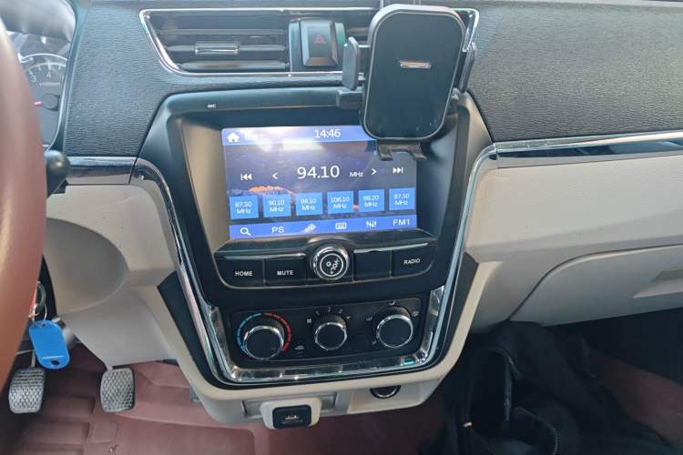 Used Jinbei Gold Card S3 2022 1.6L Crew Cab Double-Row Comfort Model 2.55m SWD16MS Audio And AC Panel