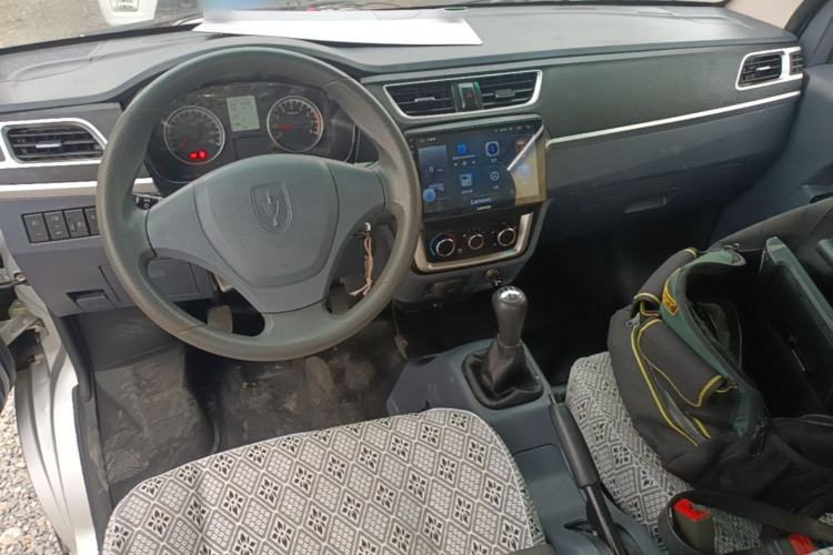 Used Jinbei Gold Card S3 2022 1.6L Flatbed Truck Double-Cab Standard Version 2.55 Meters SWD16MS Center Console