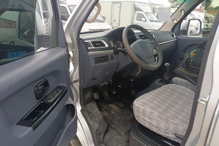 Used Jinbei Gold Card S3 2022 1.6L Flatbed Truck Double-Cab Standard Version 2.55 Meters SWD16MS Driver Seat